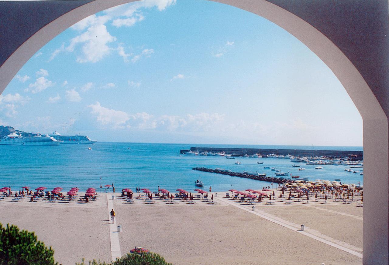 Villa Athena Giardini Naxos Kültér fotó
